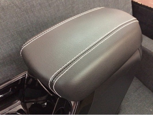 Перетяжка центрального подлокотника